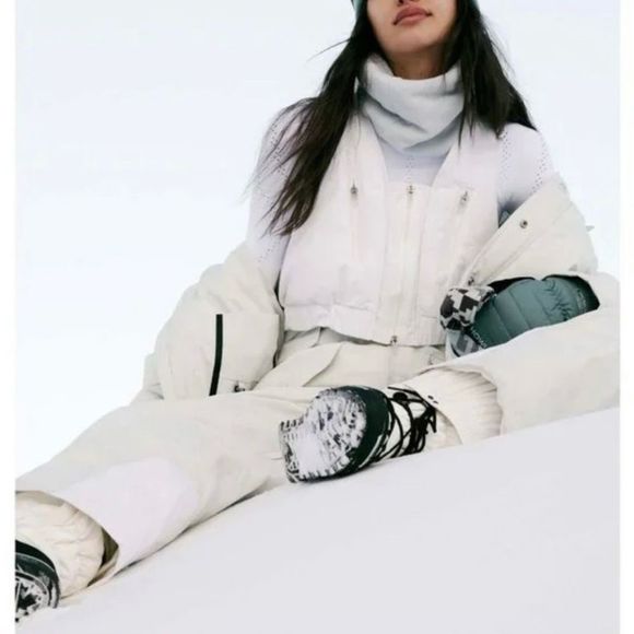 NWT Free People Around The Block Bib
Salt Spray Combo ski pants size L
MSRP $398 - Picture 3 of 15